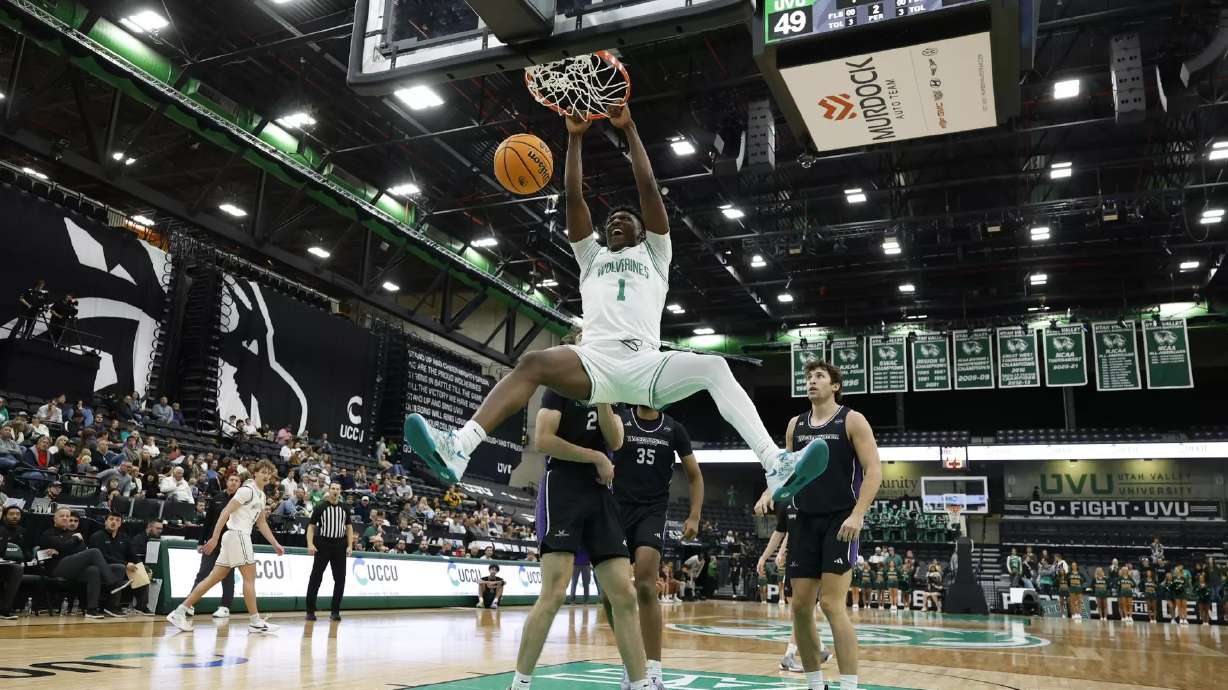 Isaac Davis dunking the ball in a win versus Westminster