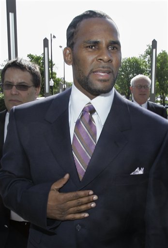 R. Kelly misses court date when his tour bus is delayed