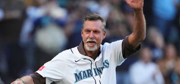 Mariners will retire Randy Johnson's No. 51 during the 2026 season