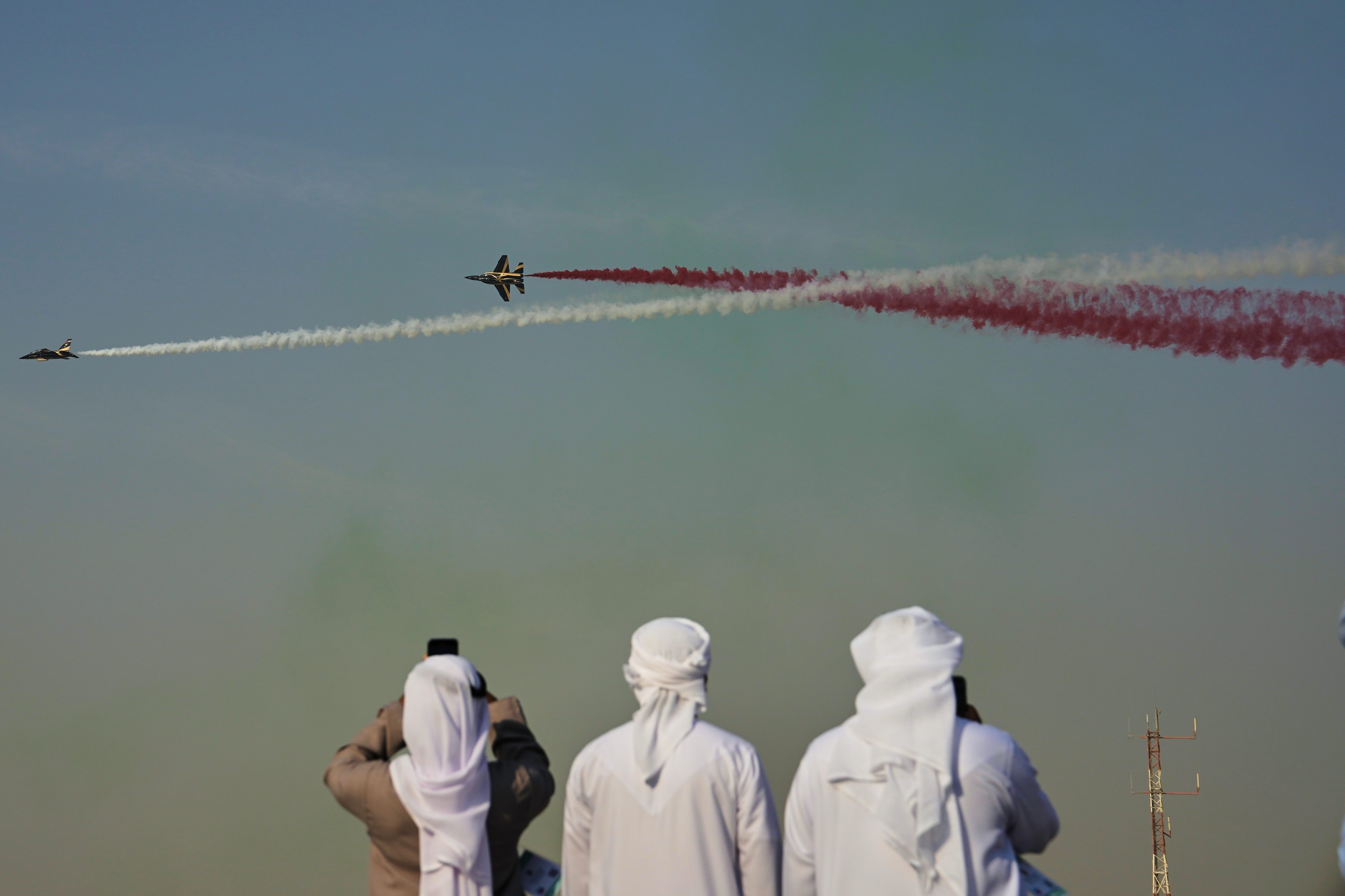 Indian fighter jet crashes during a demonstration flight at Dubai Air Show, killing the pilot