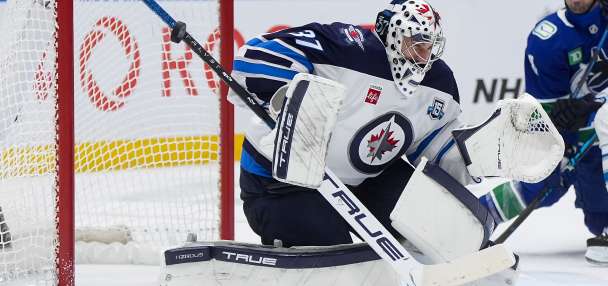 Jets goalie Hellebuyck to undergo arthroscopic procedure on his knee and miss 4 to 6 weeks