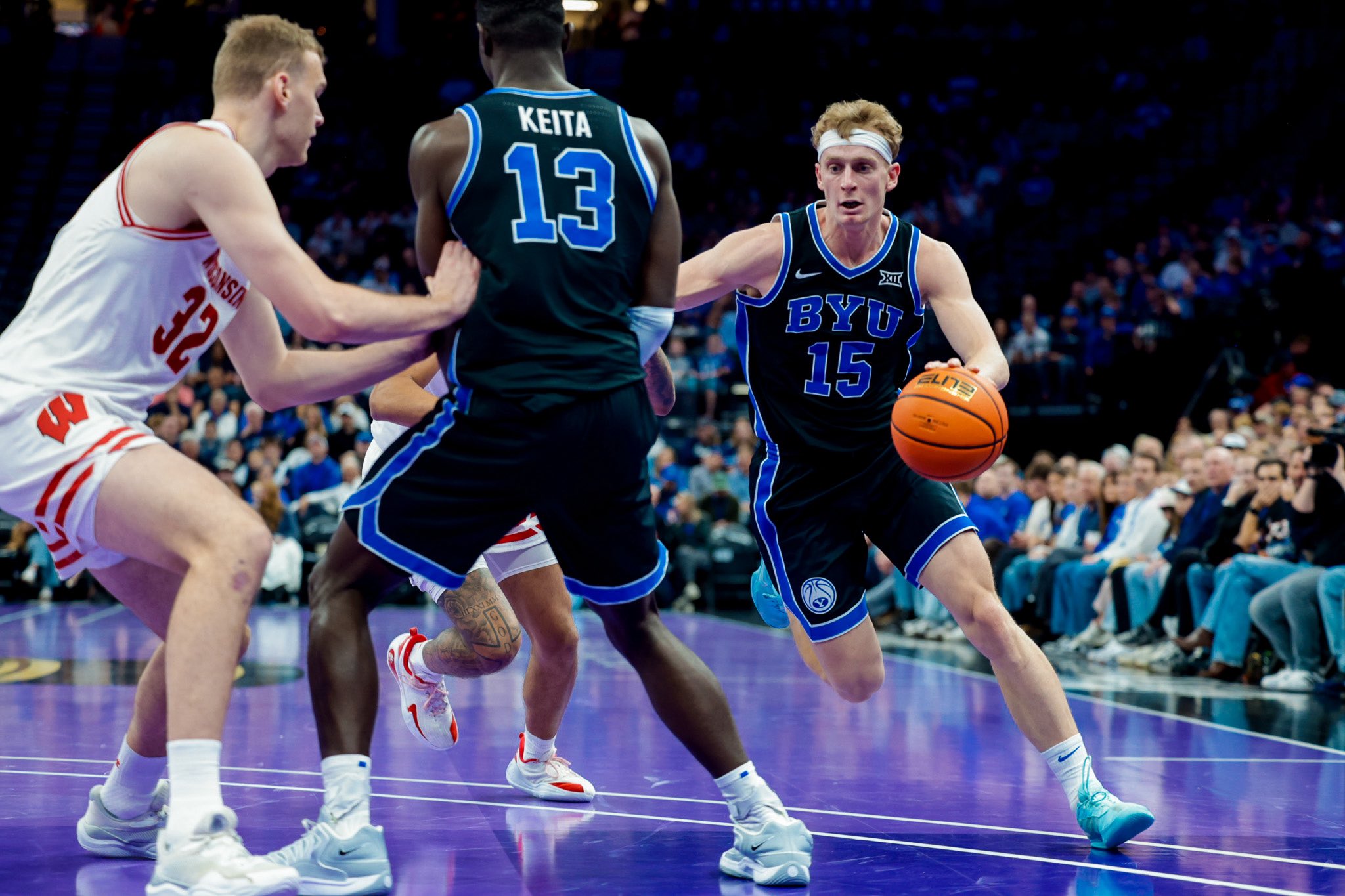 Wright tallies 2nd career double-double as No. 9 Cougars cruise to win over No. 23 Wisconsin