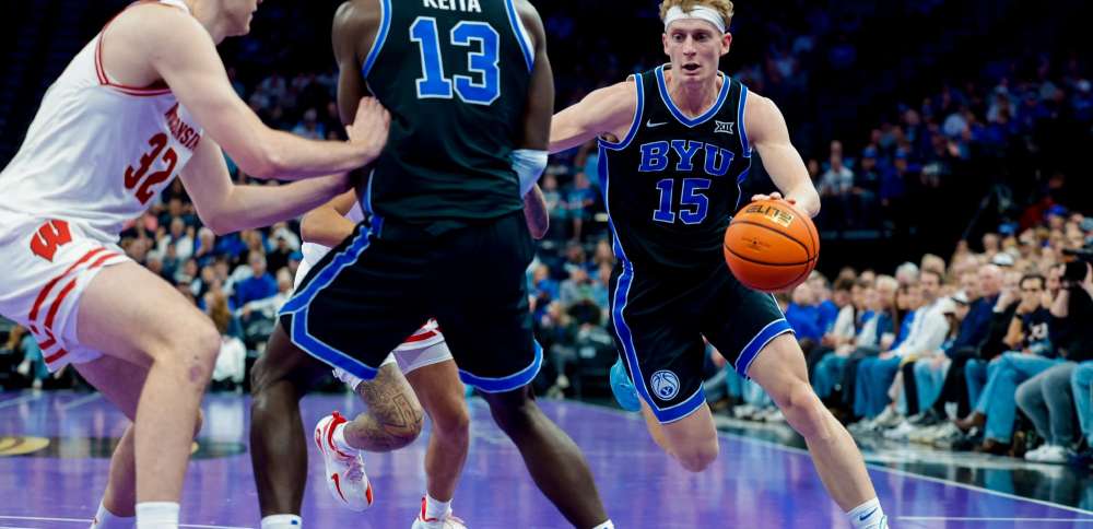 Wright tallies 2nd career double-double as No. 9 Cougars cruise to win over No. 23 Wisconsin