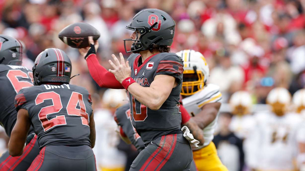 Oklahoma quarterback John Mateer (10) passes against Missouri during the first half of an NCAA college football game Saturday, Nov. 22, 2025, in Norman, Okla.