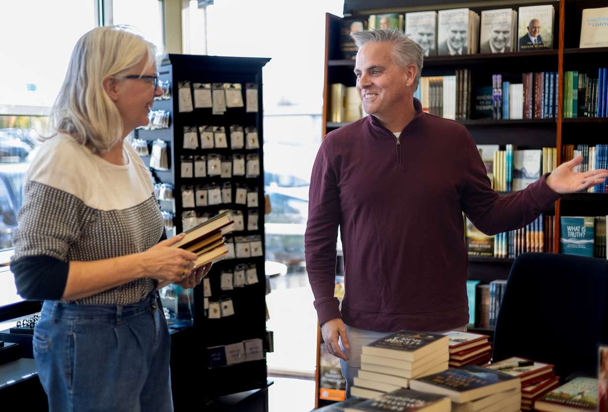 Shannon Hokanson speaks with author Jason Wright at Deseret Book in Spanish Fork on Nov. 6.