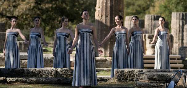 As clouds threaten ceremony, Greece prepares a backup flame for the Milan Cortina Winter Olympics