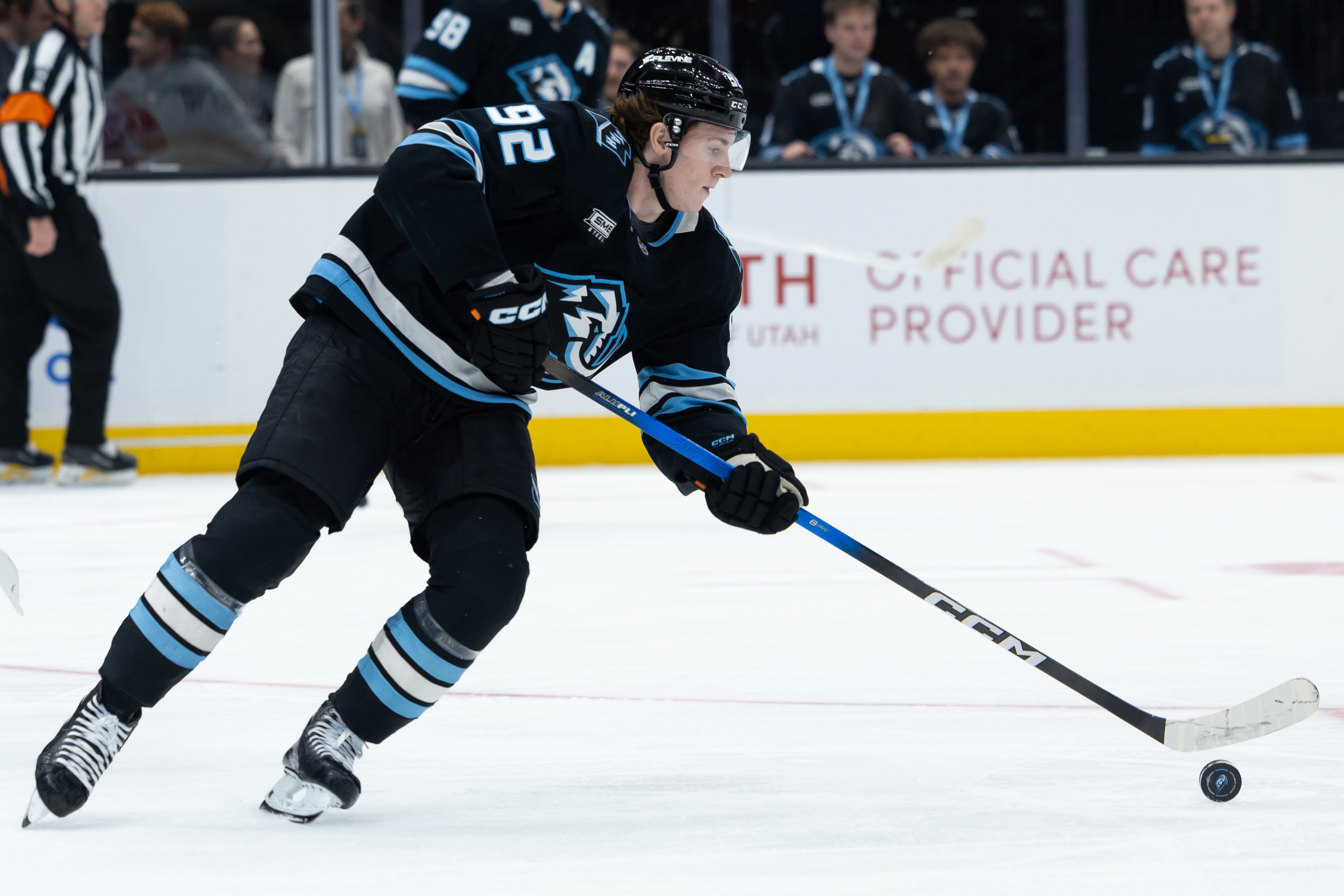 Cooley scores 4 straight goals in 5-point night in Mammoth's 5-1 win over Golden Knights