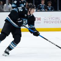 Cooley scores 4 straight goals in 5-point night in Mammoth's 5-1 win over Golden Knights