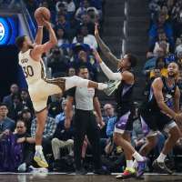 Stephen Curry scores 31 points as Warriors run away from Jazz 134-117
