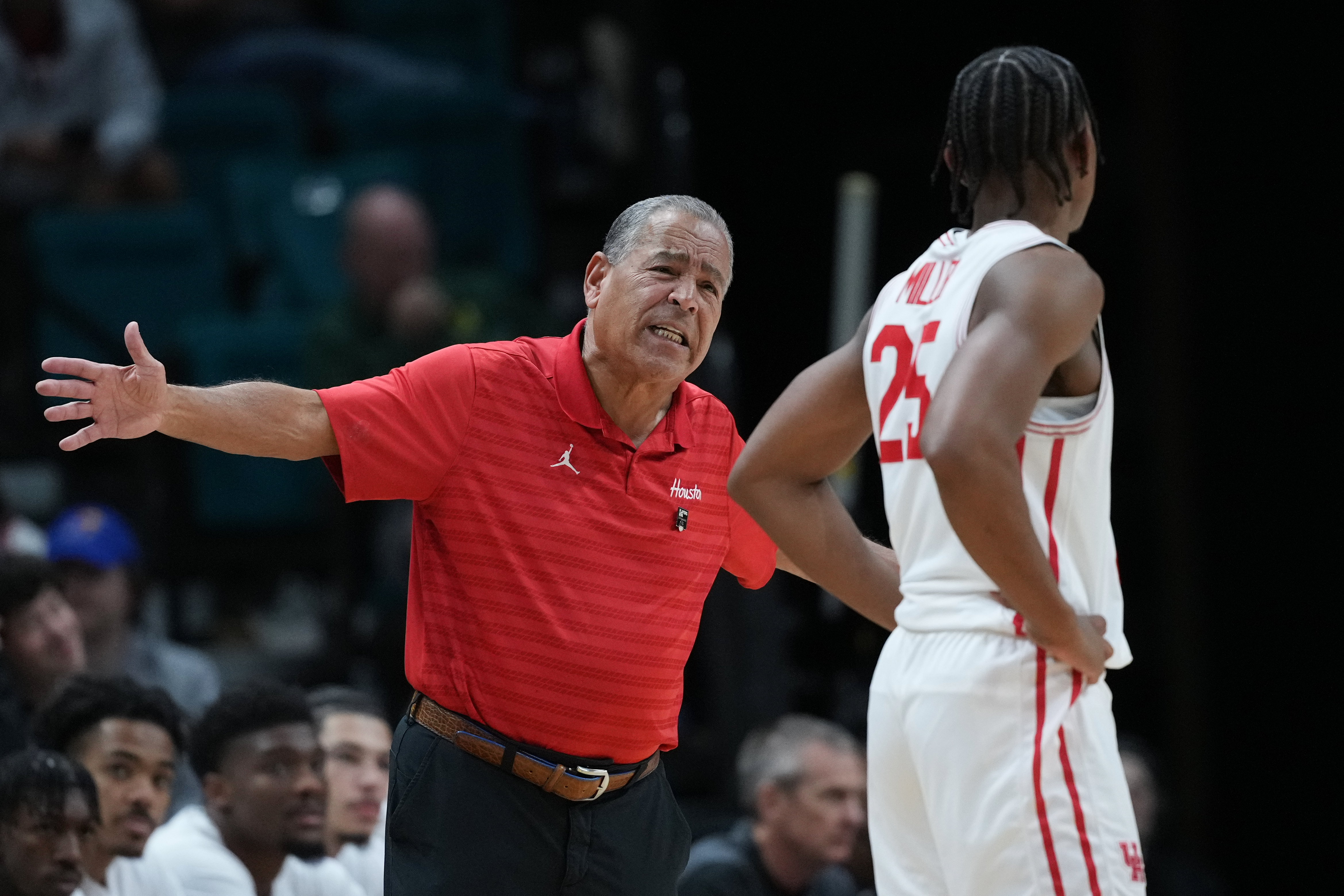 Houston head coach Kelvin Sampson, left, gives instruction to guard Mercy Miller (25) during the first half of an NCAA college basketball game against Tennessee in the Players Era tournament Las Vegas, Tuesday, Nov. 25, 2025. 