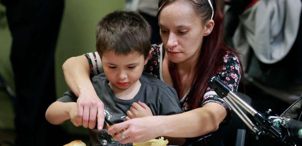 'Great day to give back': Homeless Utahns served Thanksgiving meals, more at Rescue Mission
