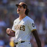 Blue Jays and free-agent pitcher Dylan Cease agree to $210 million, 7-year deal, AP source says
