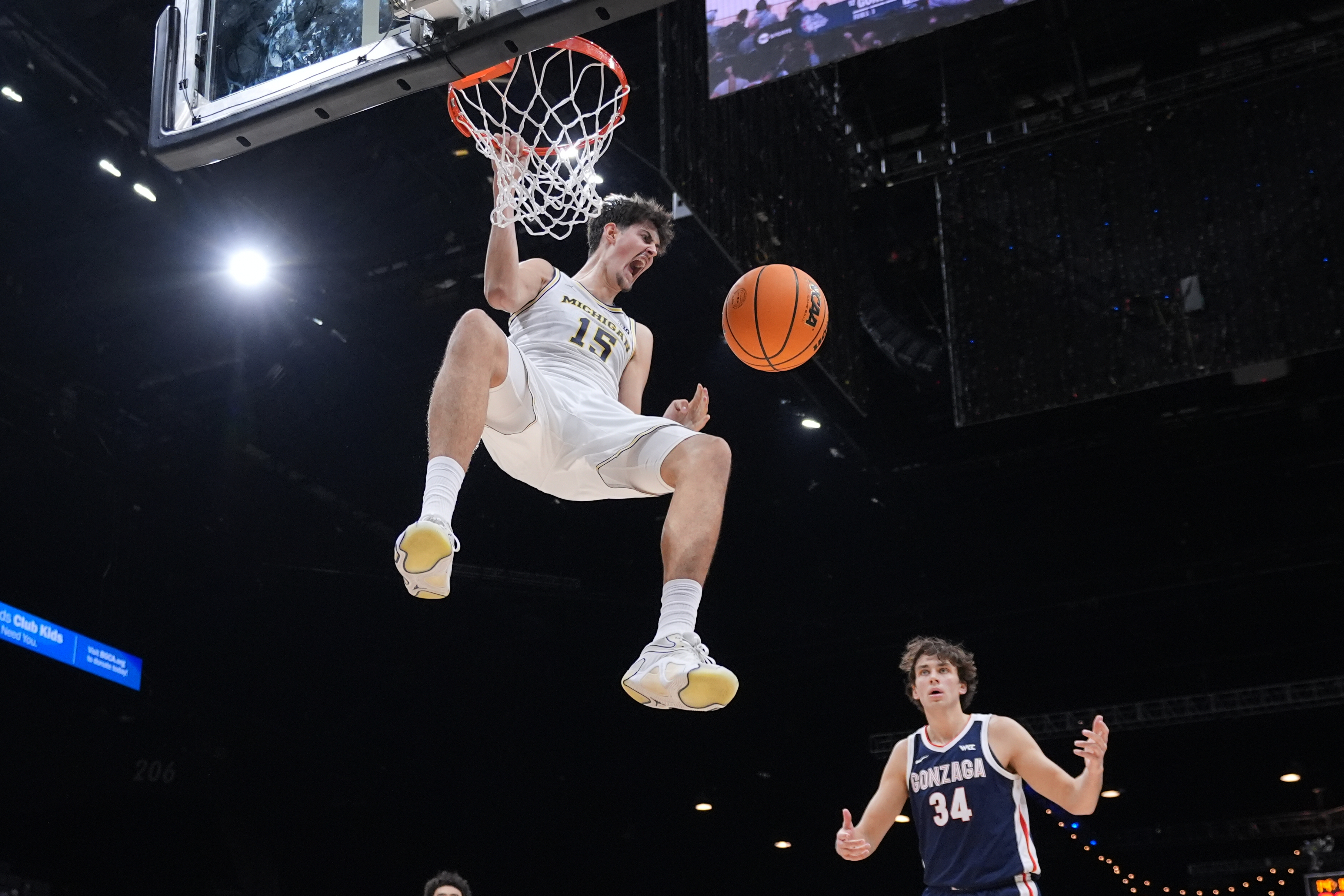 Michigan center Aday Mara (15) reacts as he scores against Gonzaga during the first half of an NCAA college basketball game in the Players Era tournament in Las Vegas, Wednesday, Nov. 26, 2025. 