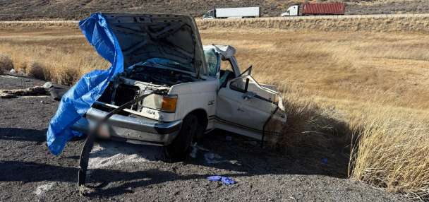Teen killed in rollover crash near Utah-Wyoming border