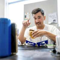 Teacher by day, TikToker by lunch break: Lehi High teacher has 2.2M-person classroom