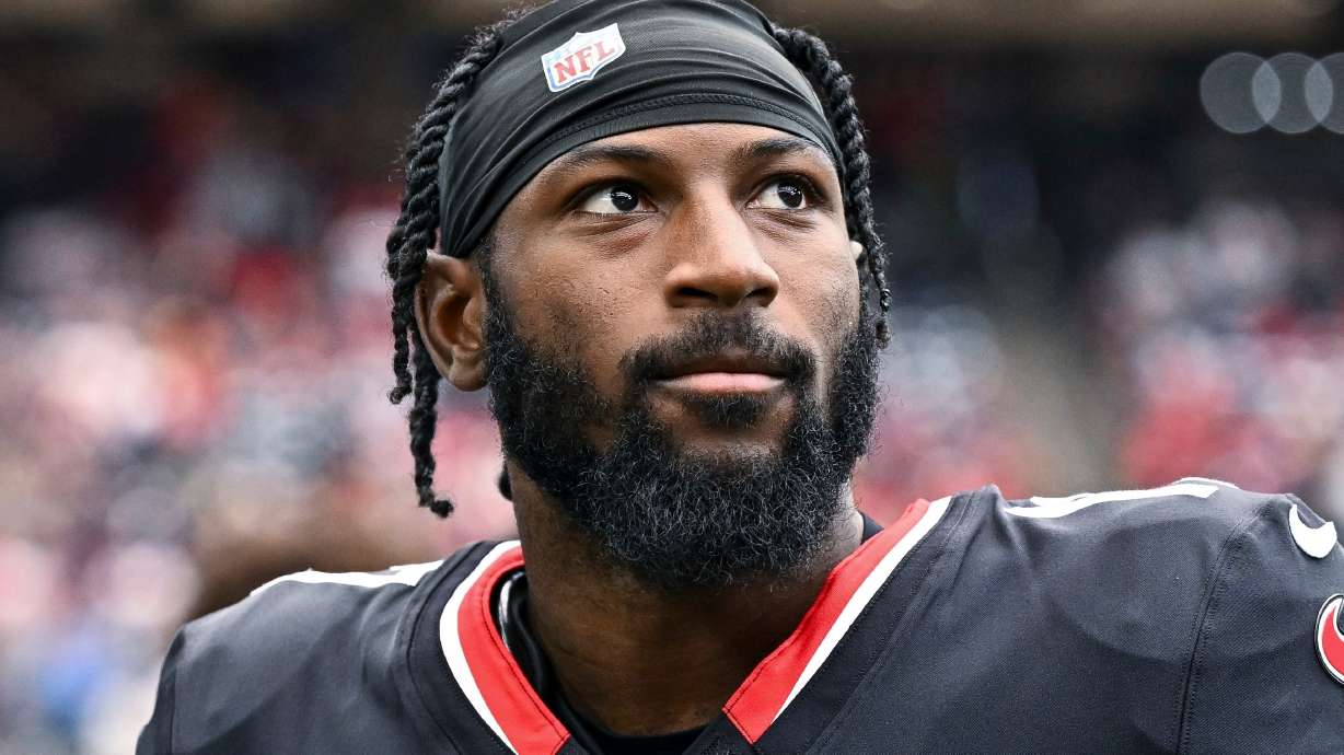 FILE - Houston Texans cornerback Kris Boyd, currently a player with the New York Jets, looks on prior to an NFL football game against the Tennessee Titans, Nov 24, 2024, in Houston.