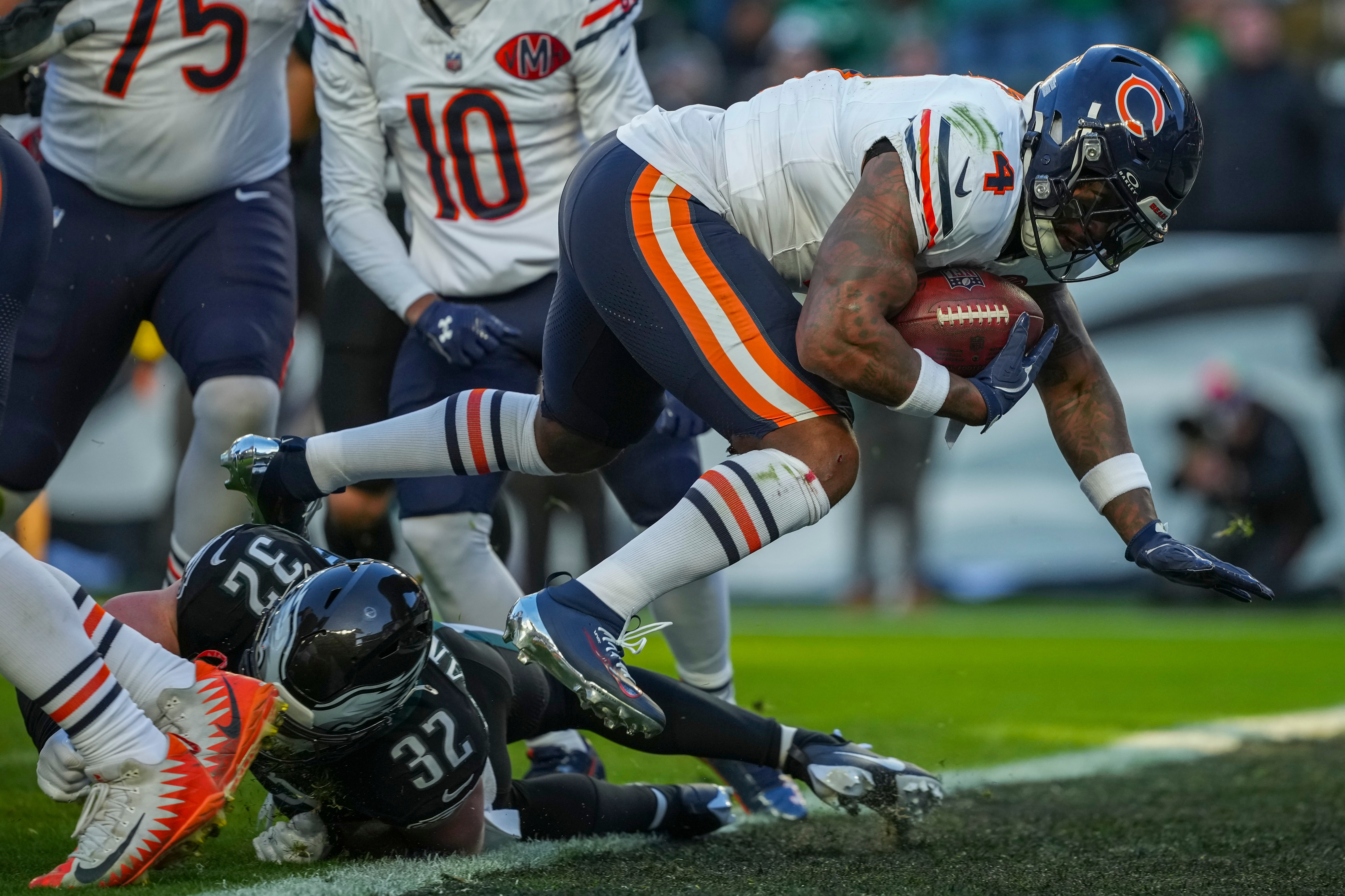 Chicago Bears running back D'Andre Swift (4) scores a touchdown during the first half of an NFL football game against the Philadelphia Eagles, Friday, Nov. 28, 2025, in Philadelphia. 
