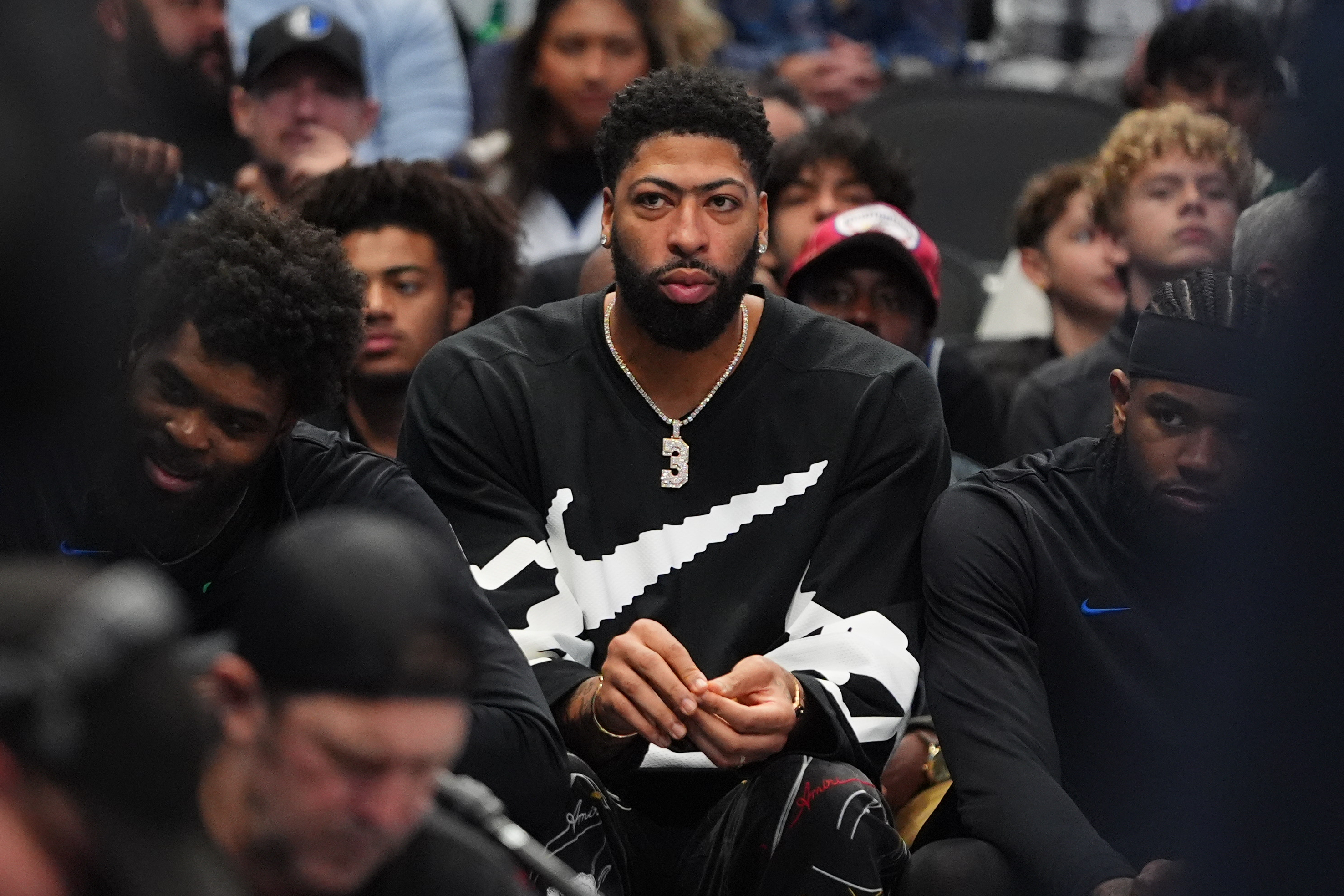 Mavs' Anthony Davis gets cheers and another loss in his return to LA after a 14-game injury absence