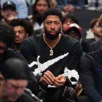 Mavs' Anthony Davis gets cheers and another loss in his return to LA after a 14-game injury absence
