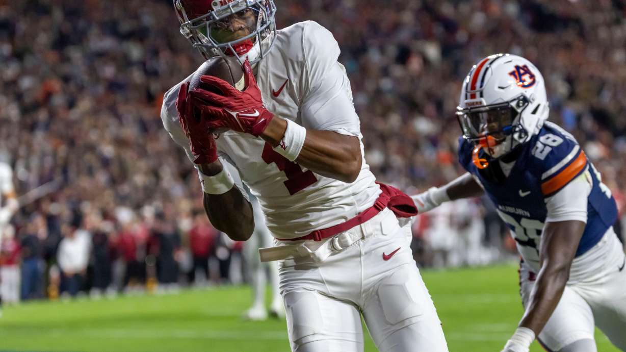 Alabama wide receiver Isaiah Horton, left, grabs a touchdown pass in front of Auburn defensive back Kensley Louidor-Faustin (28) during the first half of an NCAA college football game, Saturday, Nov. 29, 2025, in Auburn, Ala.