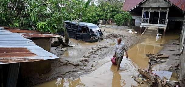 Deadly storms ravage Asia, killing over 900 with hundreds missing