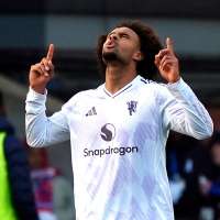 Arsenal held by 10-man Chelsea, Isak sets up much-needed Liverpool win and Man United beats Palace