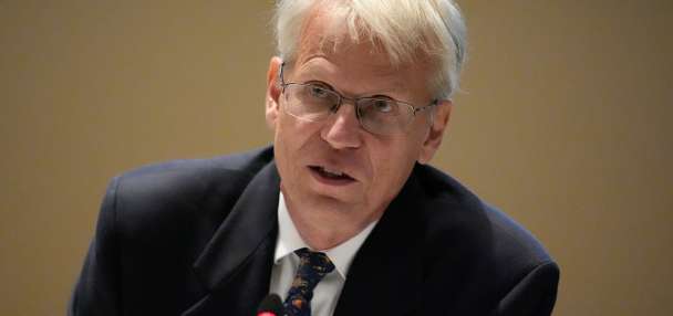 Chairman of vaccine committee leaves for new HHS job