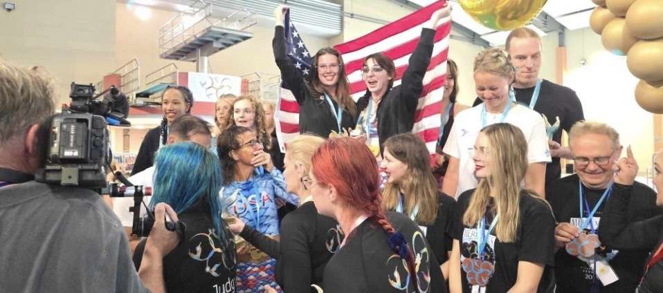 Mia Sim (top left) with members of Merylmpics Team U.S.A. in May 2025. Sim is hosting the Mermaid Trials Competition in Utah in May 2026.