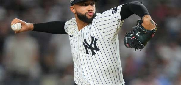 Mets agree to contract with free agent reliever Devin Williams, AP source says