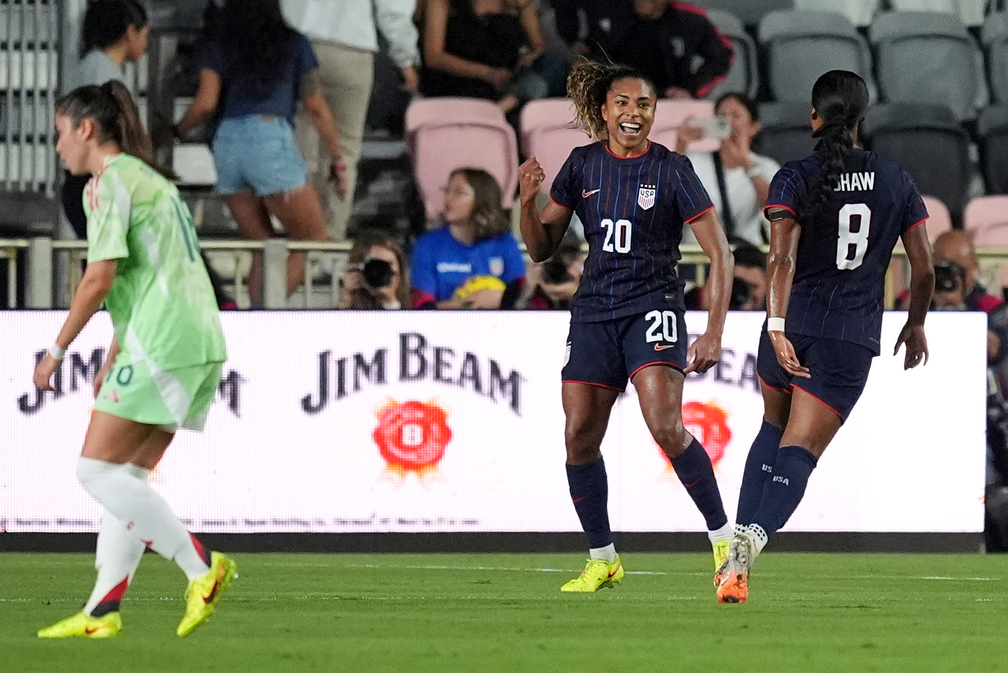 Macario and Shaw score in 2-0 USWNT win over Italy to end 2025