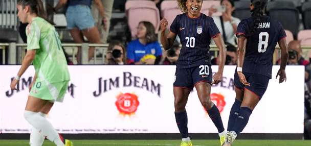 Macario and Shaw score in 2-0 USWNT win over Italy to end 2025