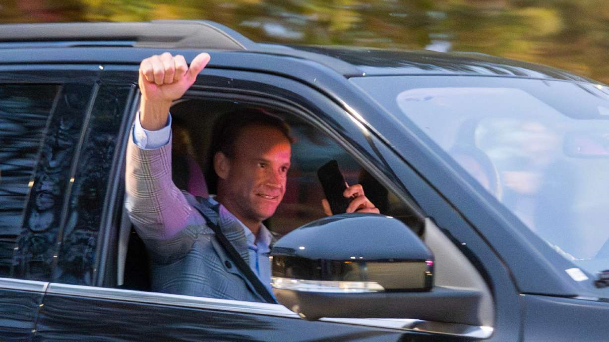 New LSU football coach Lane Kiffin pumps his fist to the crowd while leaving the MMR hanger on Sunday, Nov. 30, 2025 in Baton Rouge, La.