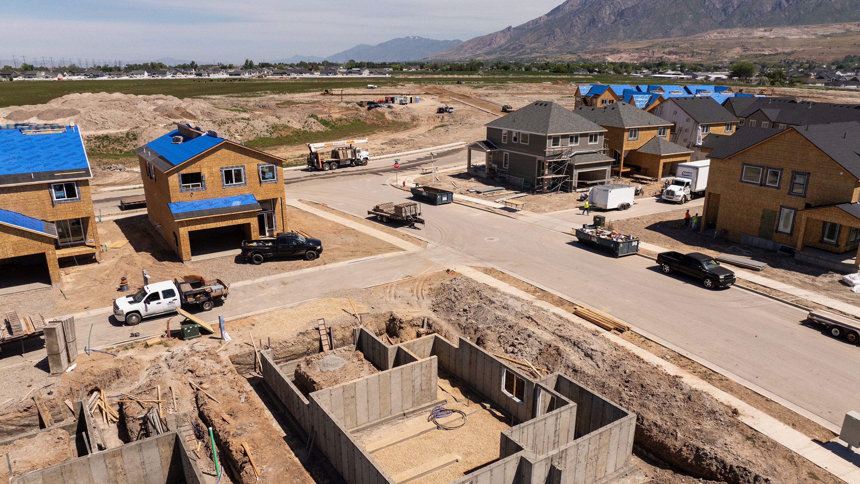 Immigration crackdown could have ripple effects in construction sector, report warns