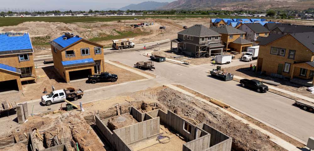 Immigration crackdown could have ripple effects in construction sector, report warns