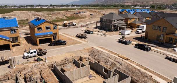 Immigration crackdown could have ripple effects in construction sector, report warns