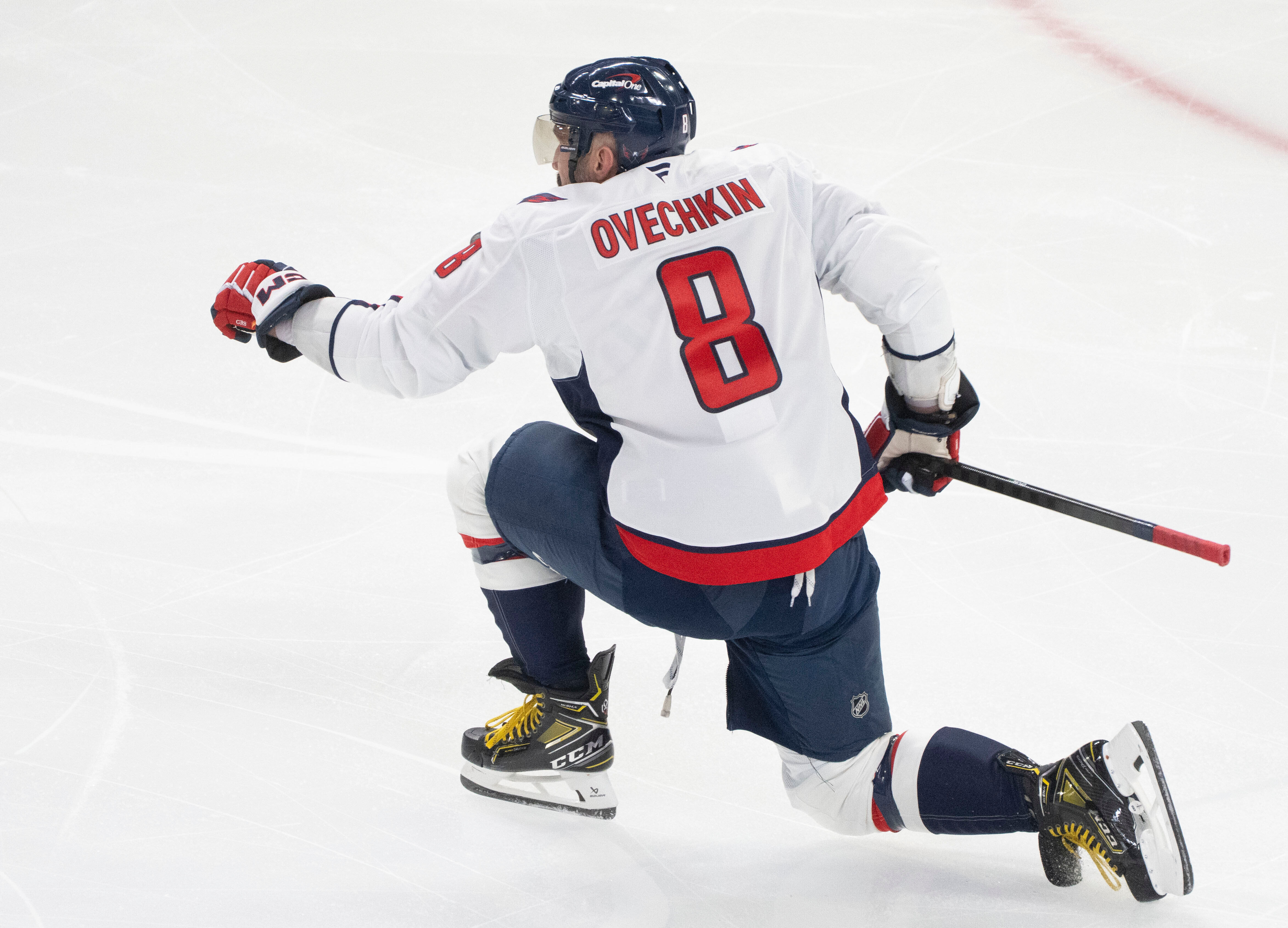 Ovechkin scores twice as Capitals crush Sharks 7-1 for sixth straight win
