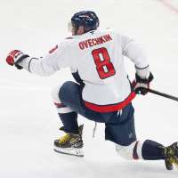 Ovechkin scores twice as Capitals crush Sharks 7-1 for sixth straight win