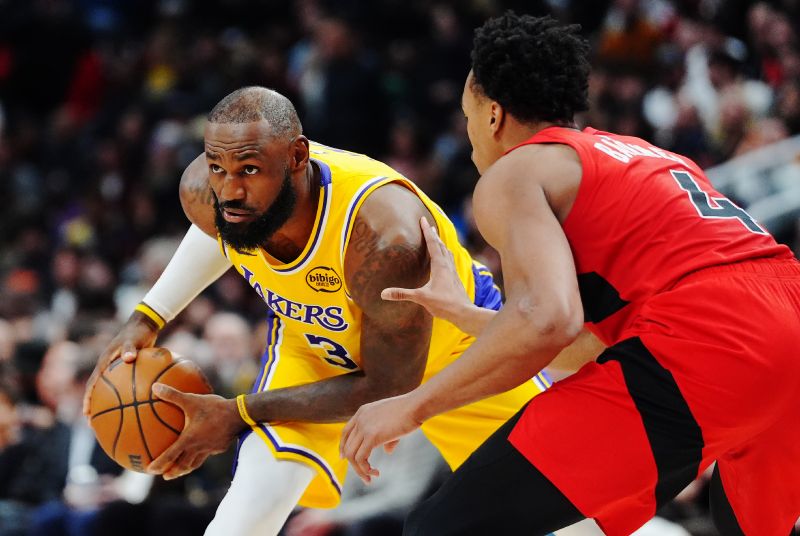 LeBron James' 1,297-game double-digit scoring streak ends but he gets winning assist vs. Raptors | KSL.com