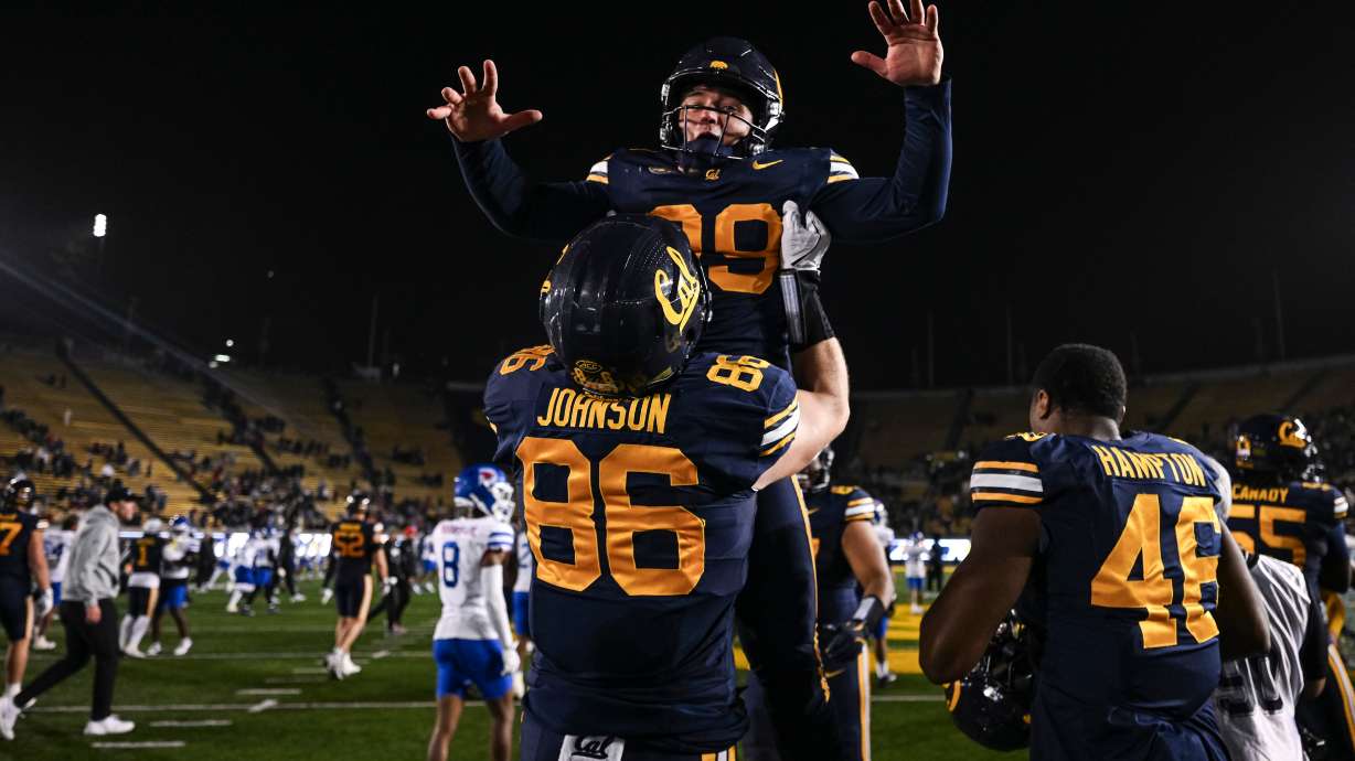 California tight end Jeffrey Johnson (86) lifts outside linebacker Michael Cooley after defeating SMU in a NCAA college football game, Saturday, Nov. 29, 2025, in Berkeley, Calif.