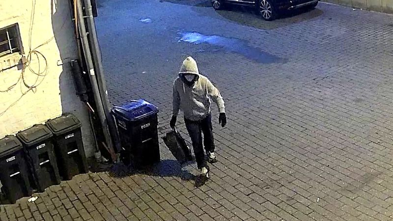 Man accused of planting pipe bombs ahead of Capitol riot to appear in court