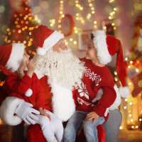 Free Santa photos at RC Willey