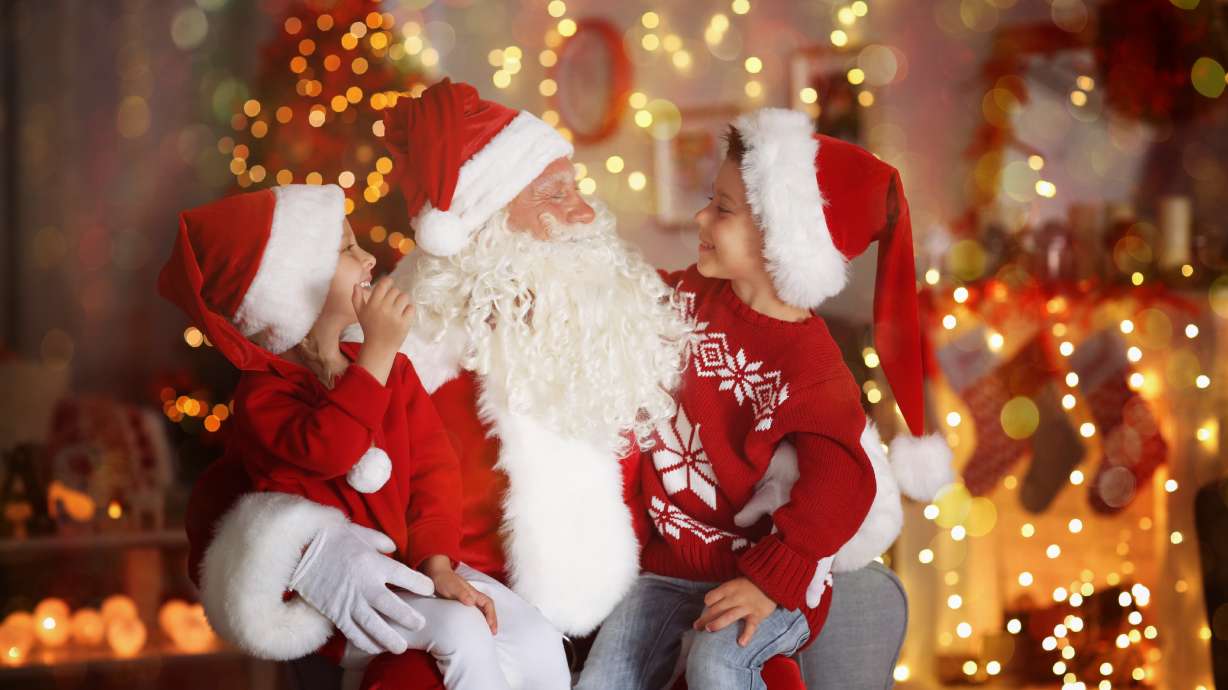 Free Santa photos at RC Willey