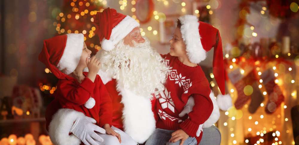 Free Santa photos at RC Willey