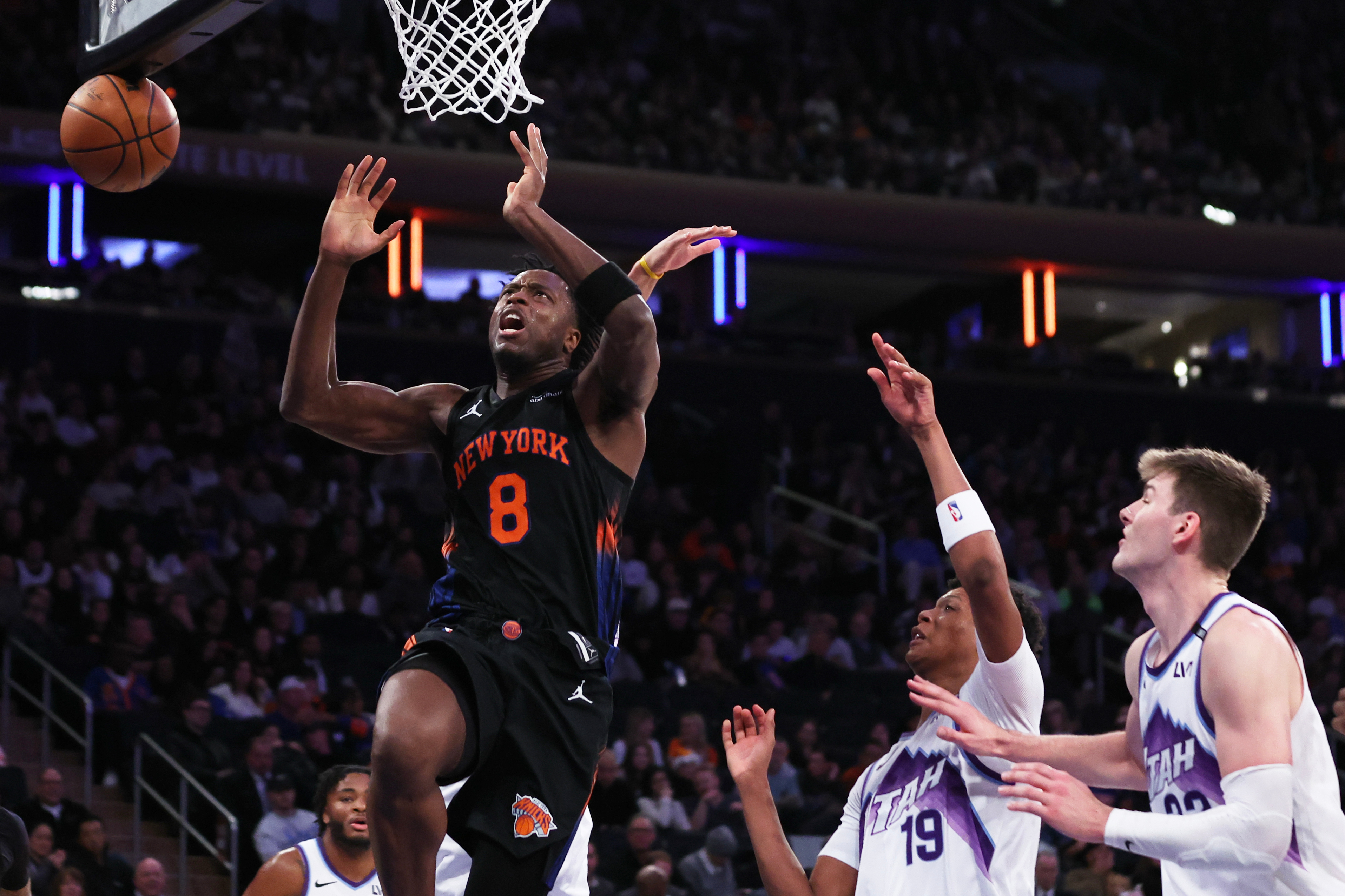 Historic 1st quarter performance helps Knicks blitz Jazz 146-112