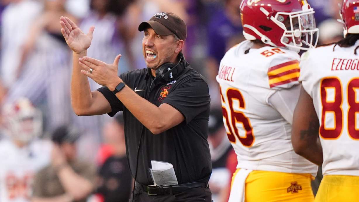 Iowa State head coach Matt Campbell, left, yells from the sidelines during the second half of an NCAA college football game against TCU, Saturday, Nov. 8, 2025, in Fort Worth, Texas.