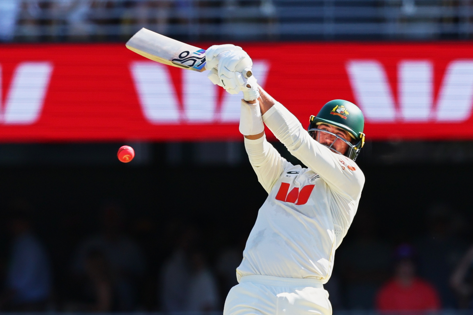 Starc's unbeaten 46 extends Australia's lead to 116 on Day 3 of 2nd Ashes test