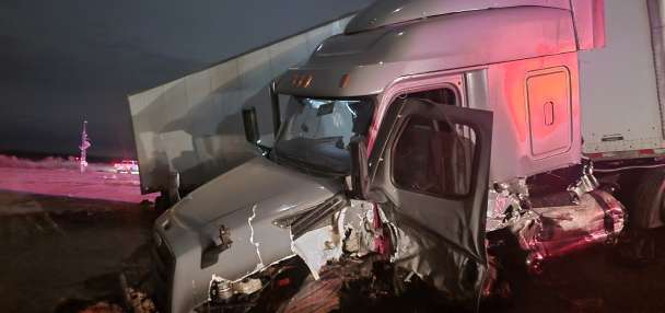 Man killed in head-on crash with semi in Emery County