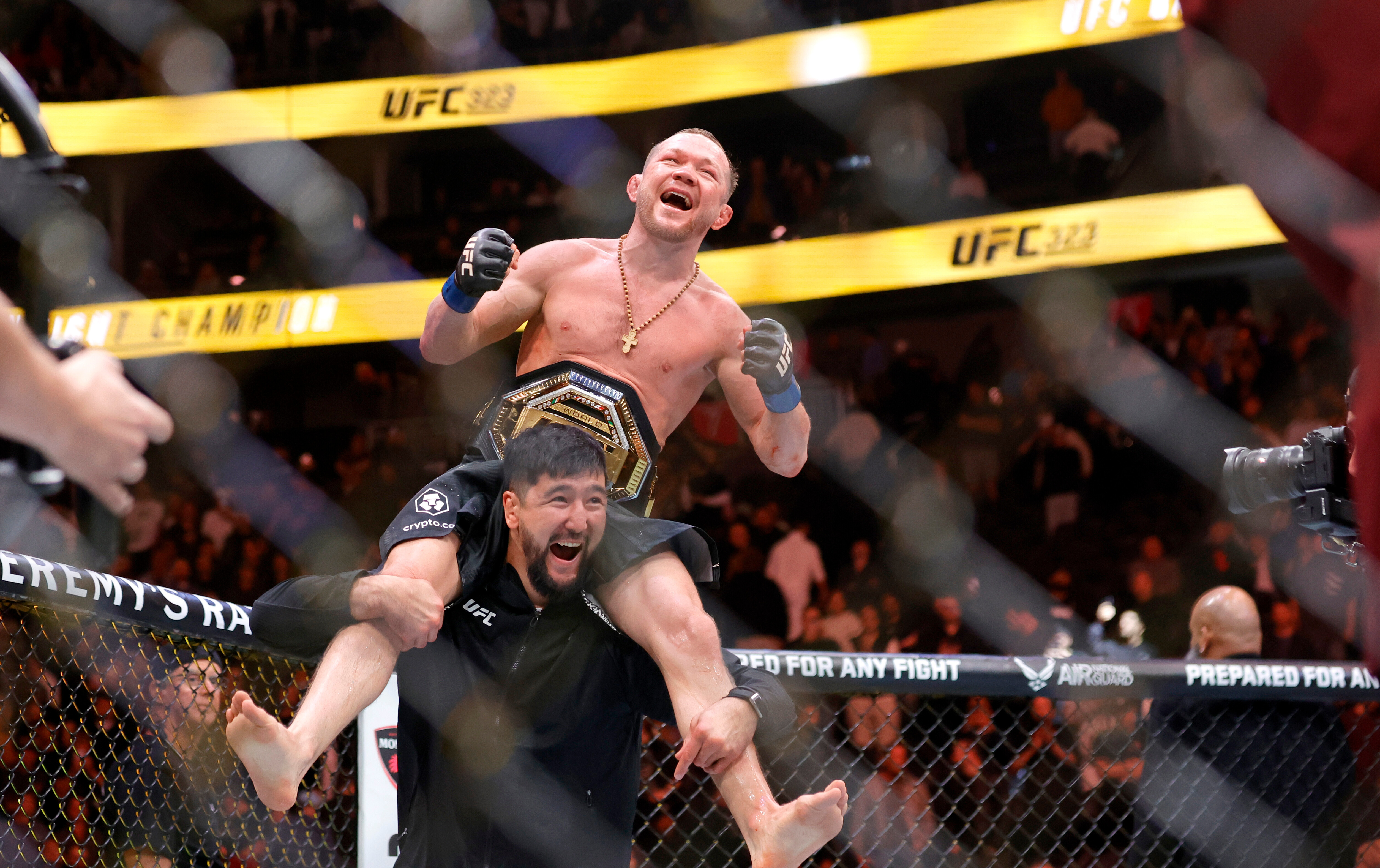 Petr Yan stunningly dominates Merab Dvalishvili to capture the bantamweight championship at UFC 323