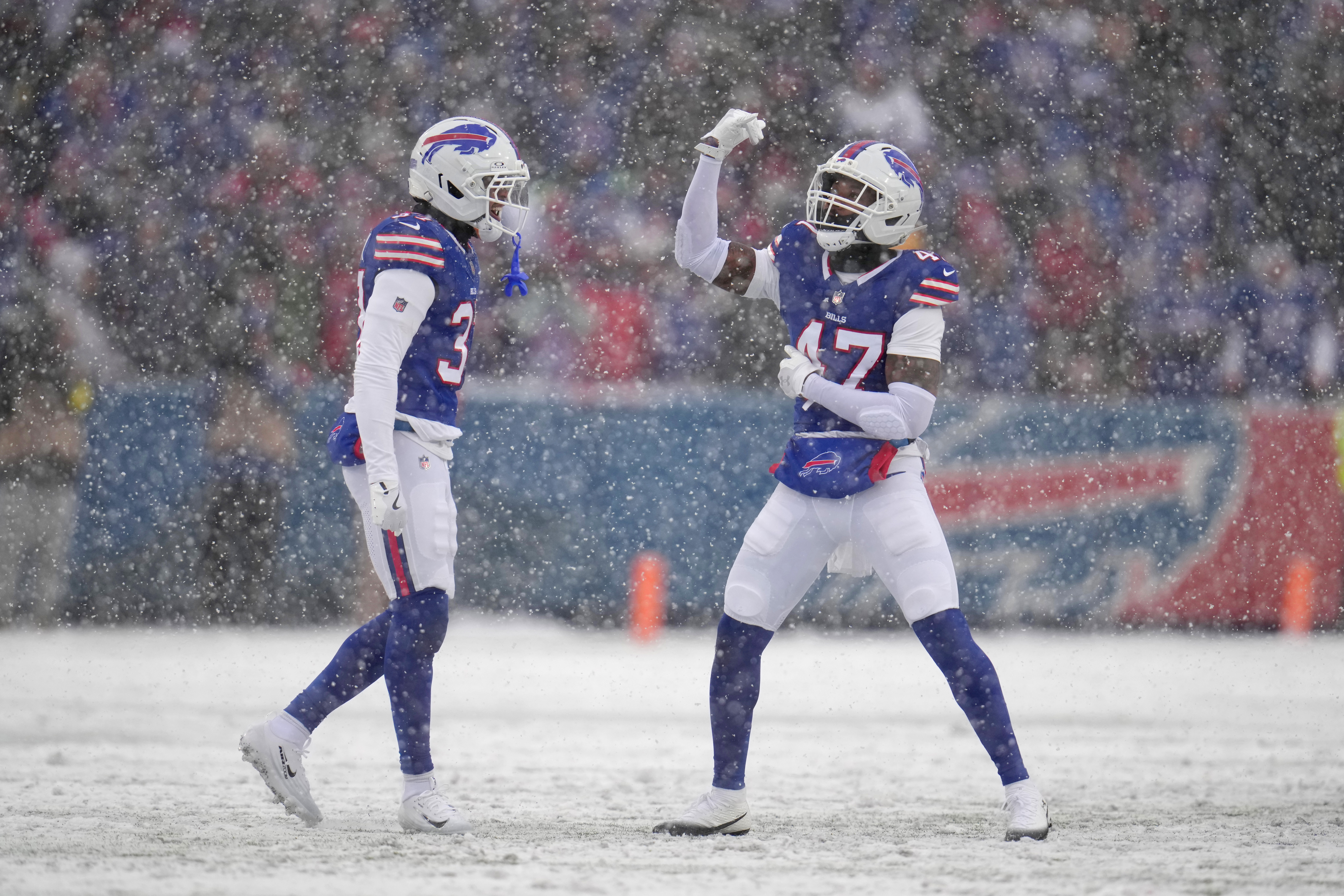 Bills rally for 39-34 win over Bengals thanks to Josh Allen's 4 TDs, Christian Benford's pick-6