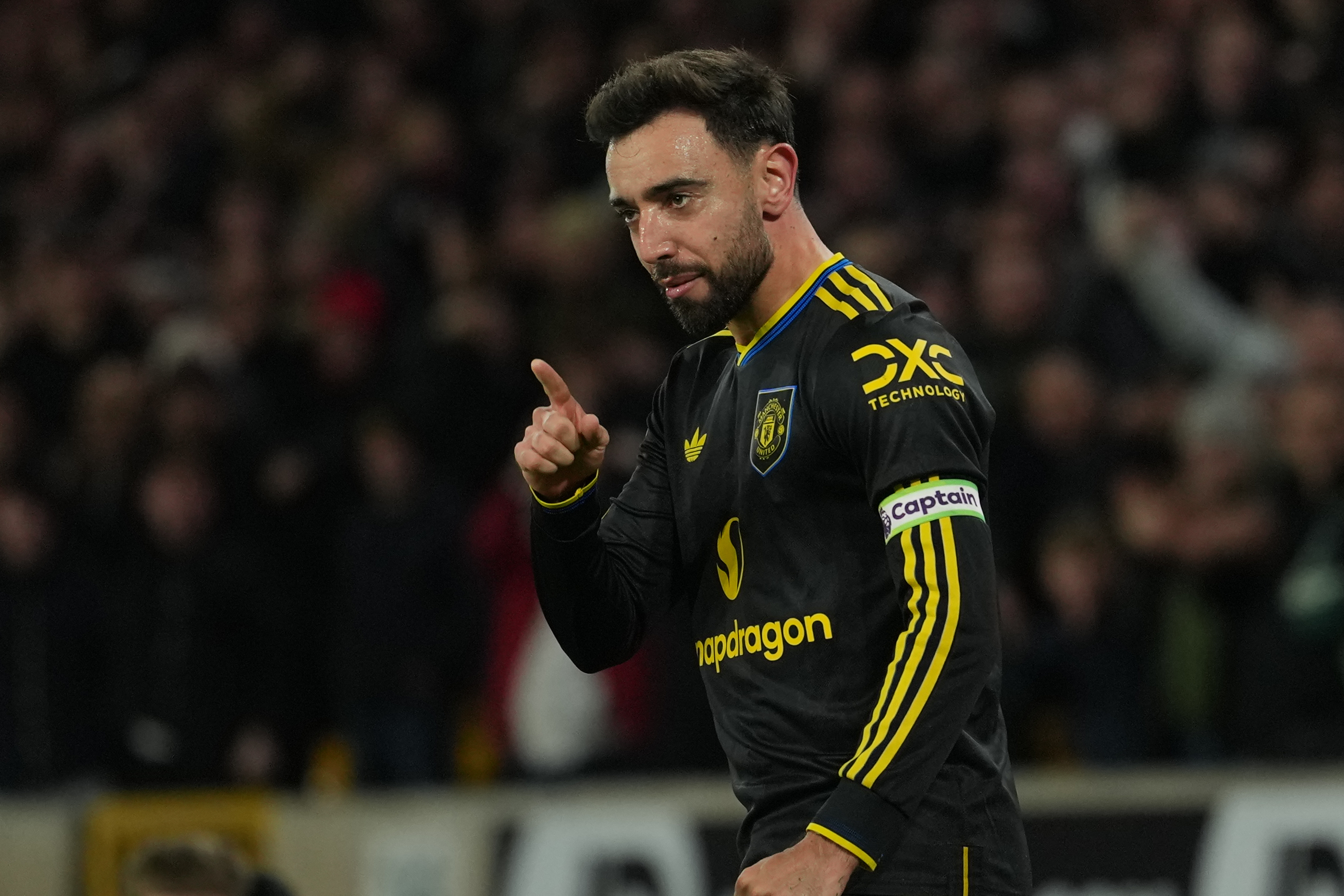 Two-goal Bruno Fernandes leads rampant Manchester United to 4-1 win at hapless Wolves